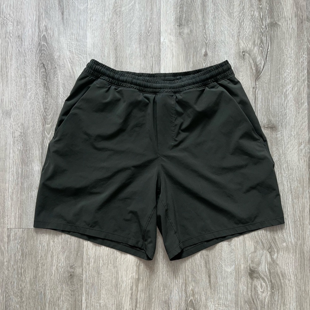 Like New Lululemon Men’s Dark Olive Green Pace-breaker 5” Size L